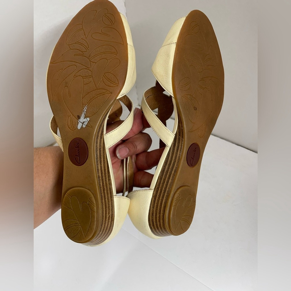 Clarks Cream Women's Wedge Sandals - Picture 5 of 6